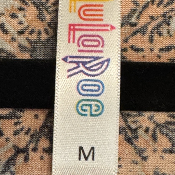 LuLaRoe‎ Classic T - Picture 5 of 9